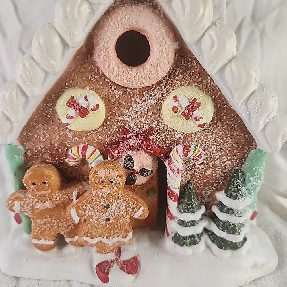 House Mervyn's Gingerbread Ceramic Lighted 9